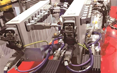 Конектори за тешке услове рада као поуздана окосница индустрије врућих тркача